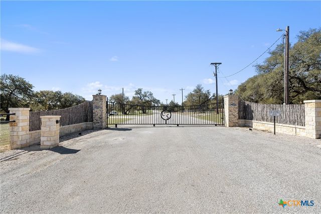 111 La Luna Drive, Blanco, TX 78606