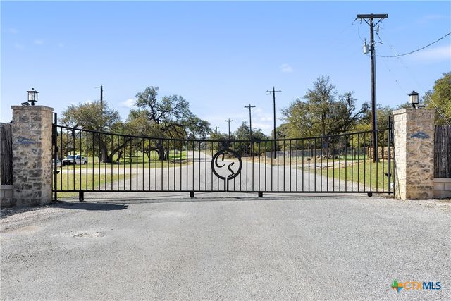 111 La Luna Drive, Blanco, TX 78606