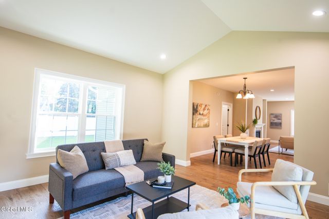 10 Wolfe Road, Queensbury, NY 12804