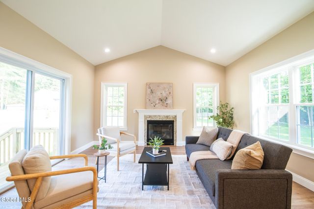 10 Wolfe Road, Queensbury, NY 12804