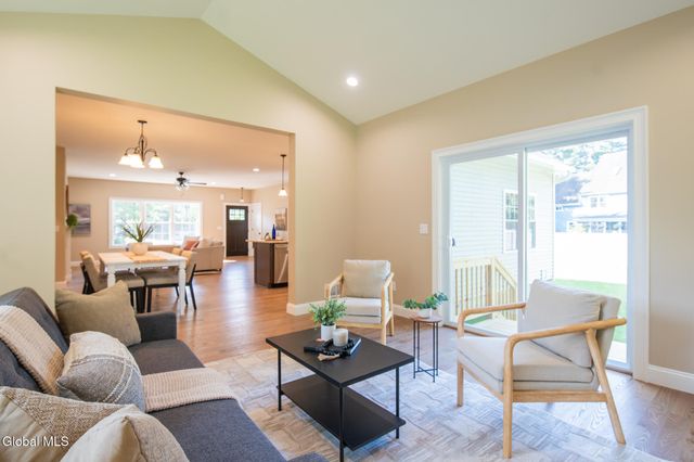 10 Wolfe Road, Queensbury, NY 12804