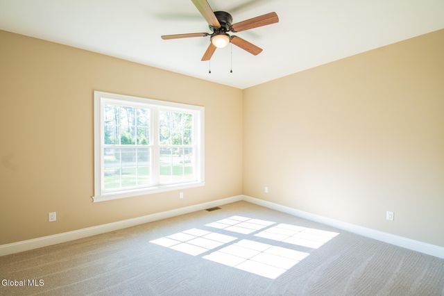 10 Wolfe Road, Queensbury, NY 12804