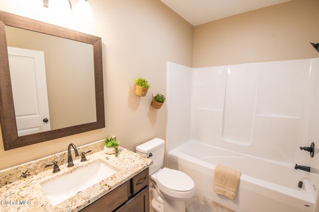 10 Wolfe Road, Queensbury, NY 12804