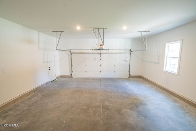 10 Wolfe Road, Queensbury, NY 12804