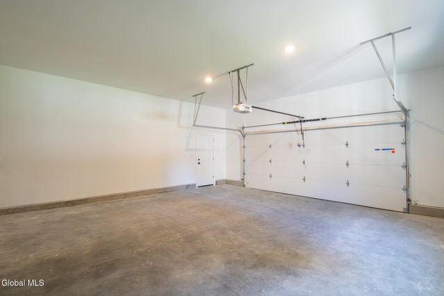 10 Wolfe Road, Queensbury, NY 12804