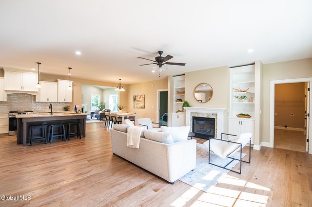 10 Wolfe Road, Queensbury, NY 12804