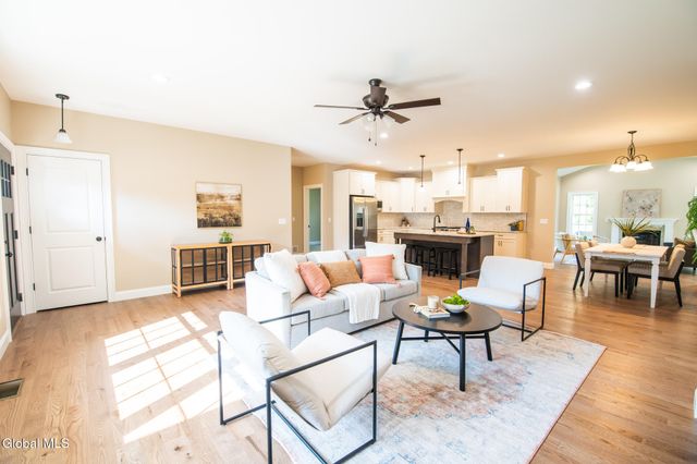 10 Wolfe Road, Queensbury, NY 12804