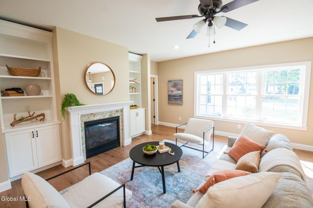 10 Wolfe Road, Queensbury, NY 12804