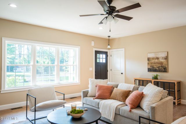 10 Wolfe Road, Queensbury, NY 12804