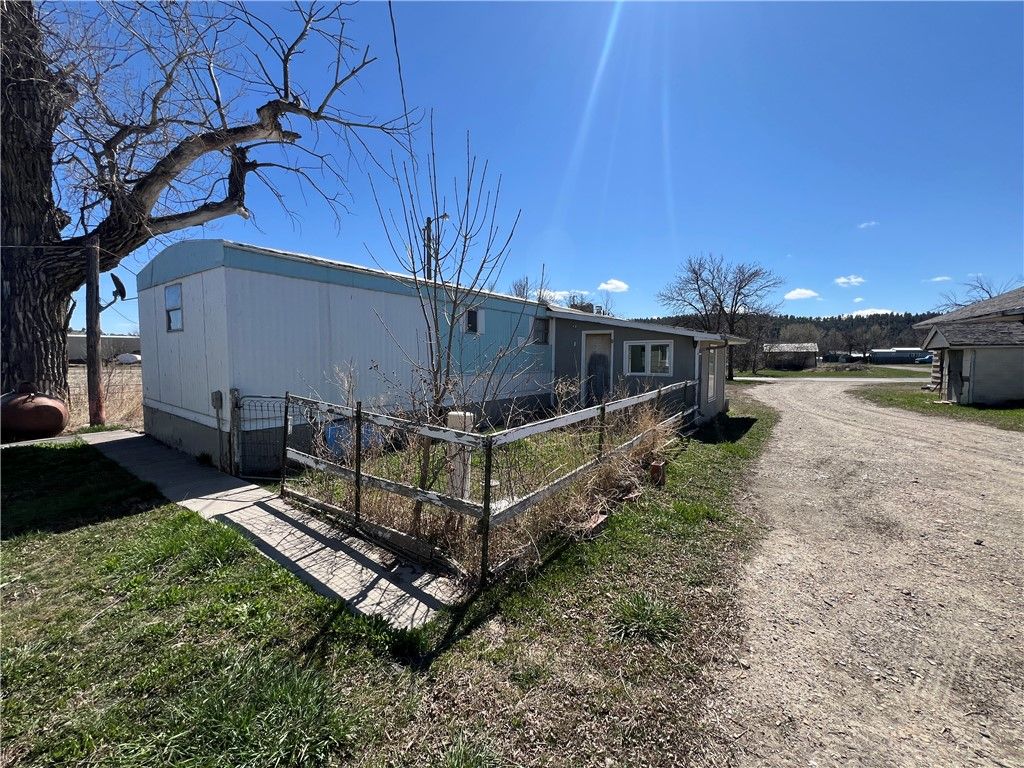 410 4th Street E, Roundup, MT 59072 photo 12