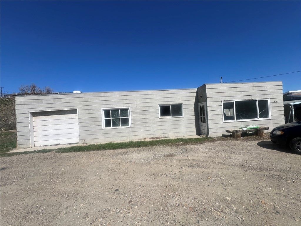 410 4th Street E, Roundup, MT 59072 photo 2