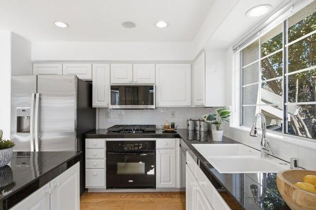 213 Moresby Lane, Redwood City, CA 94063