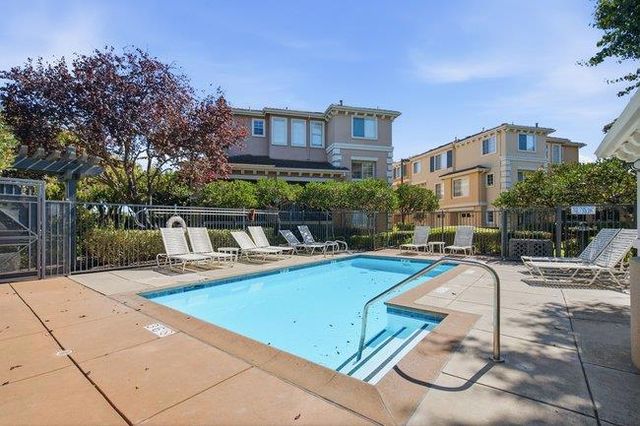 213 Moresby Lane, Redwood City, CA 94063