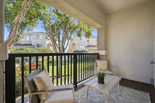 213 Moresby Lane, Redwood City, CA 94063