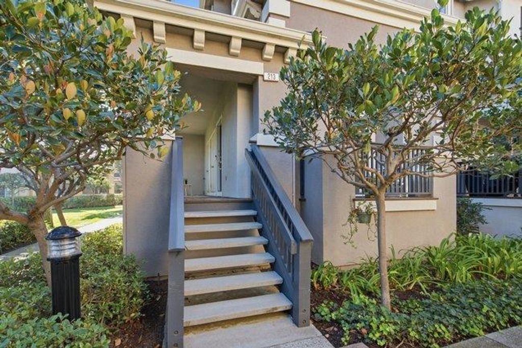 213 Moresby Lane, Redwood City, CA 94063