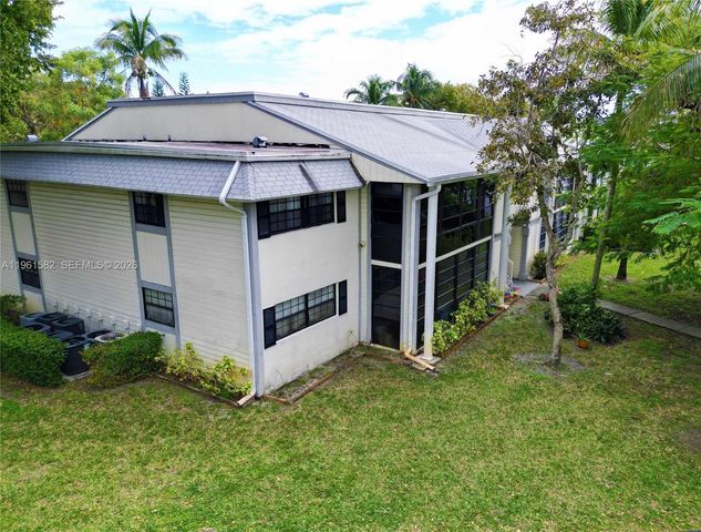 921 NE 199th St 107, Miami, FL 33179