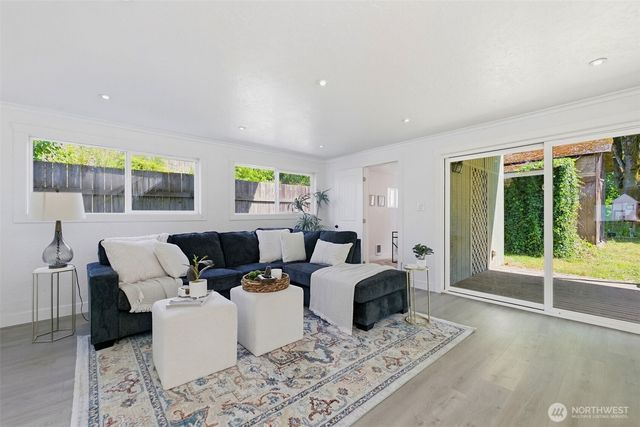 1211 NE McWilliams, Bremerton, WA 98311