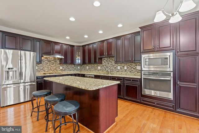 43163 MITCHAM SQ, Ashburn, VA 20148