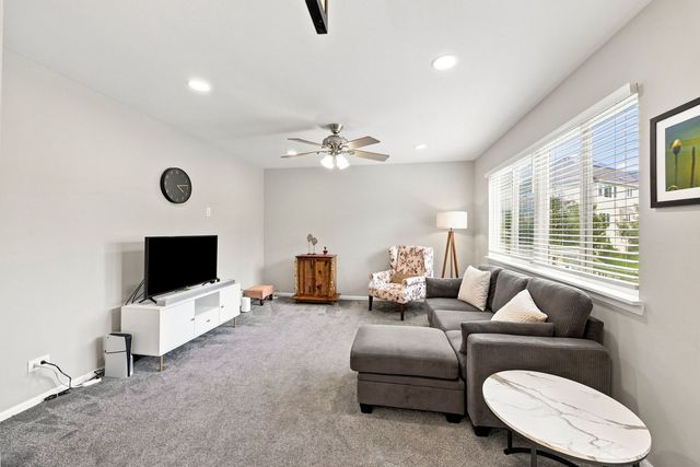 2052 Shady Grove Court, Naperville, IL 60565