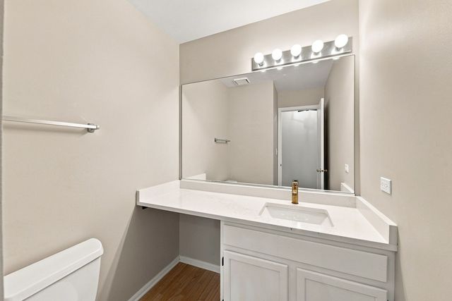 2052 Shady Grove Court, Naperville, IL 60565
