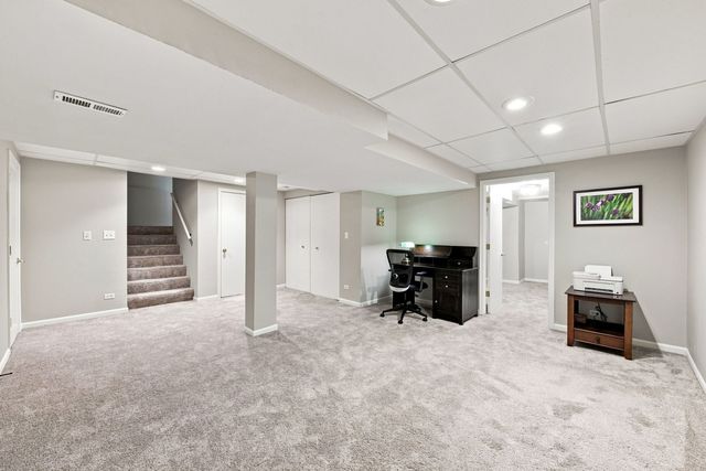 2052 Shady Grove Court, Naperville, IL 60565