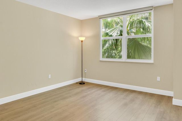 700 E Boynton Beach Boulevard 407, Boynton Beach, FL 33435