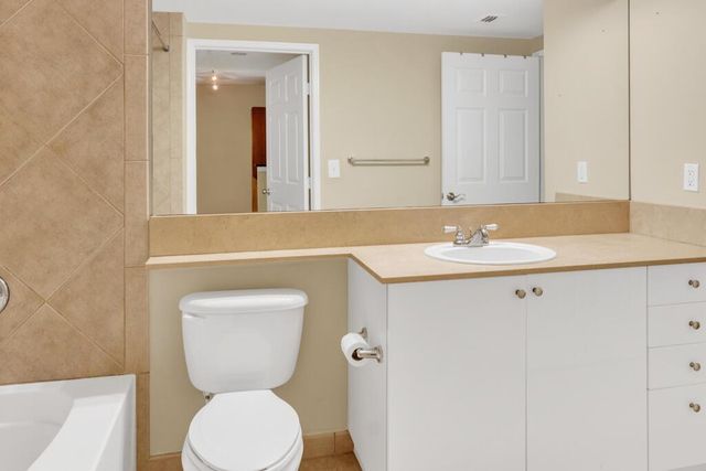 700 E Boynton Beach Boulevard 407, Boynton Beach, FL 33435