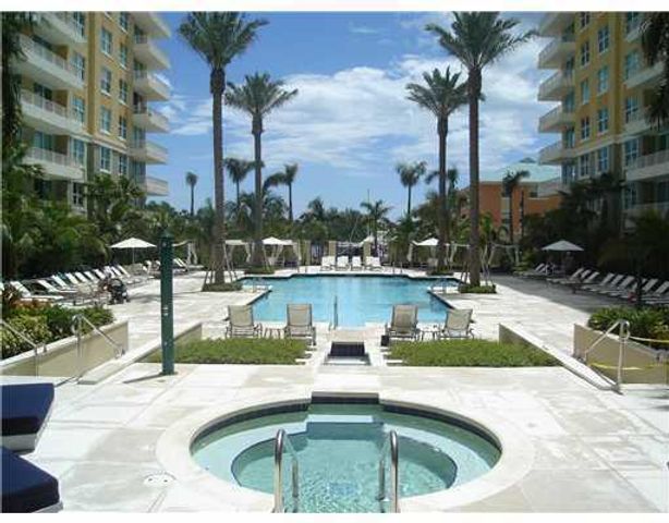 700 E Boynton Beach Boulevard 407, Boynton Beach, FL 33435