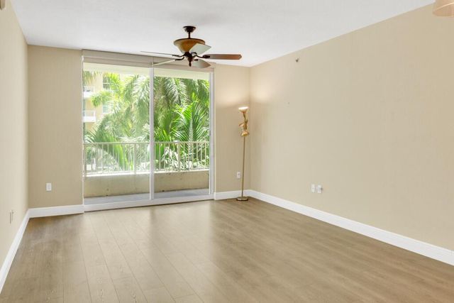 700 E Boynton Beach Boulevard 407, Boynton Beach, FL 33435