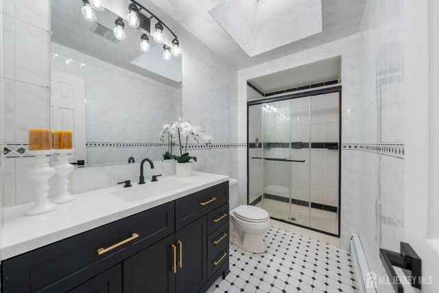 46 Taylor Terrace, Colonia, NJ 07067