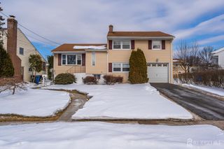 46 Taylor Terrace, Colonia, NJ 07067