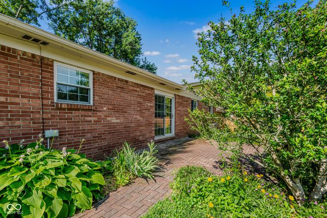 1010 Driftwood Avenue, Columbus, IN 47203