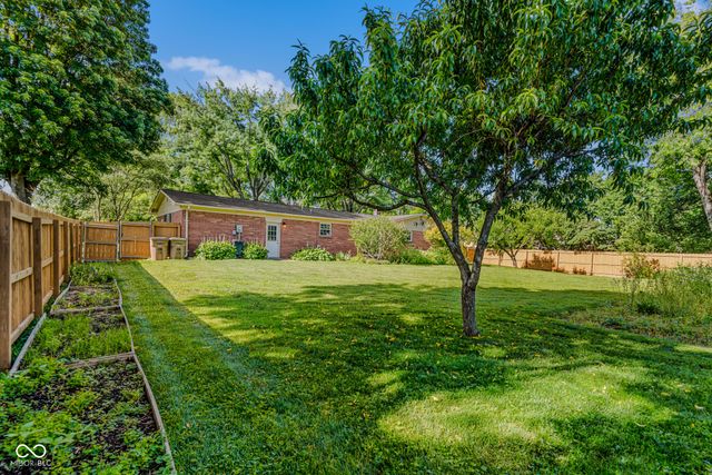 1010 Driftwood Avenue, Columbus, IN 47203