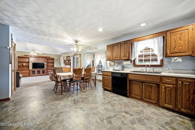 711 Highland Springs Dr, Mt Washington, KY 40047