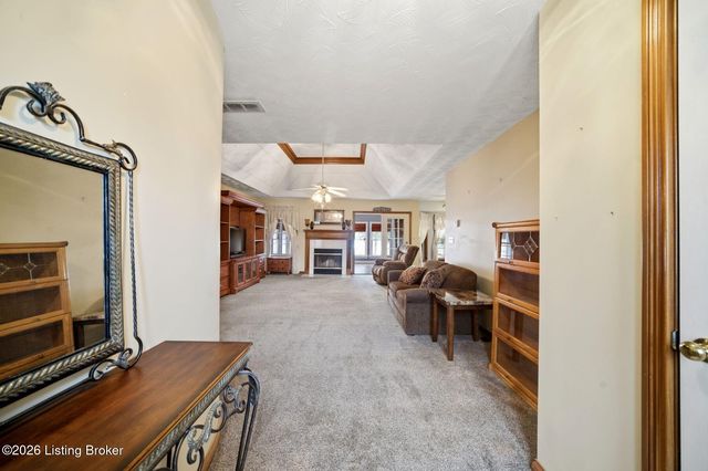 711 Highland Springs Dr, Mt Washington, KY 40047