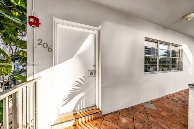 650 Coral Way 206, Coral Gables, FL 33134