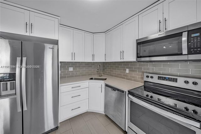 650 Coral Way 206, Coral Gables, FL 33134