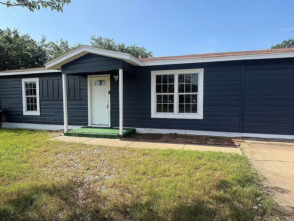 5586 Pinson Street, Fort Worth, TX 76119