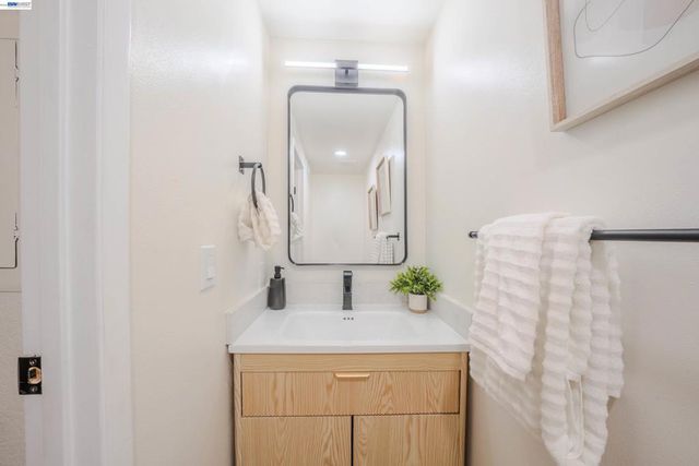 6151 Joaquin Murieta Ave D, Newark, CA 94560