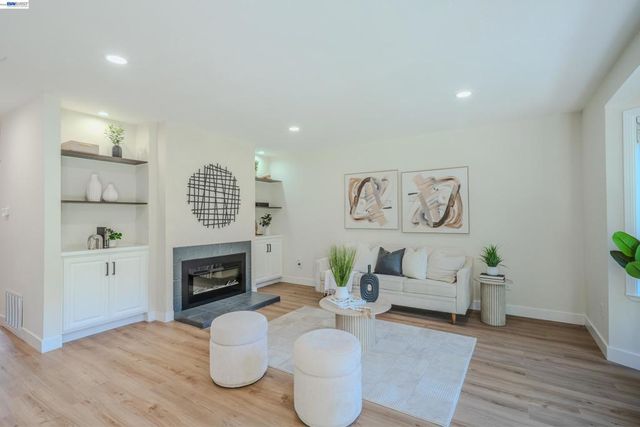 6151 Joaquin Murieta Ave D, Newark, CA 94560