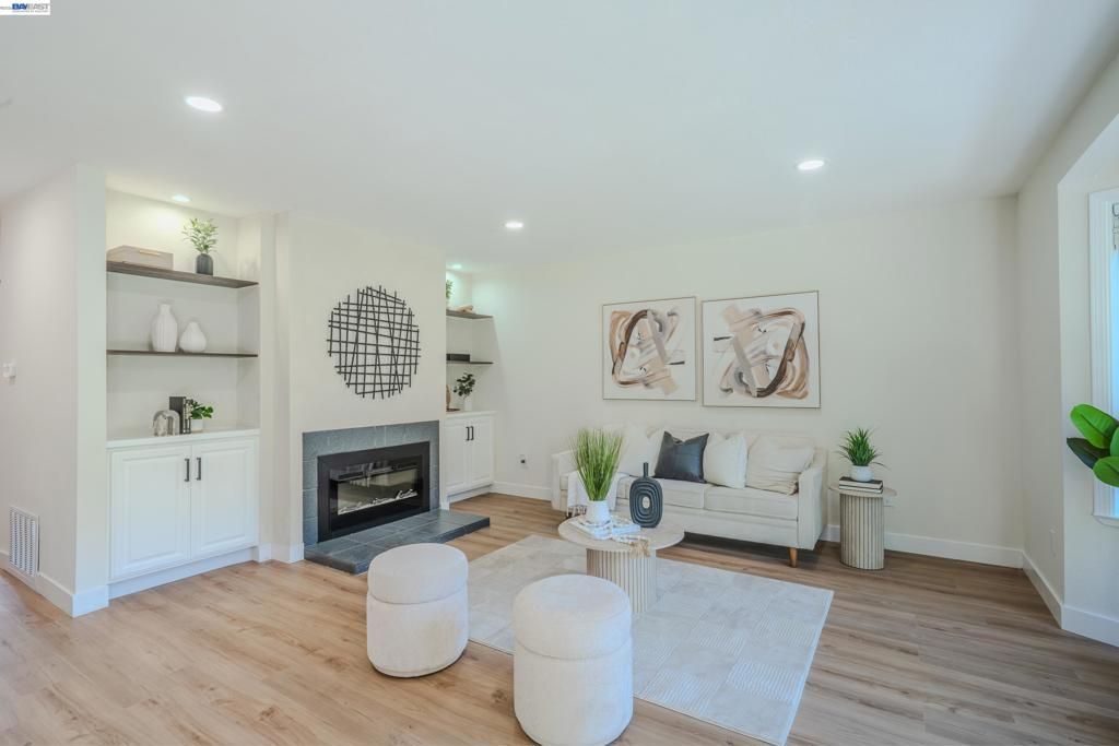 Image 4 of property listing at 6151 Joaquin Murieta Ave D, Newark, CA 94560