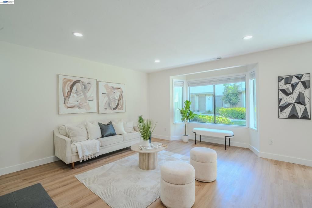 Image 5 of property listing at 6151 Joaquin Murieta Ave D, Newark, CA 94560