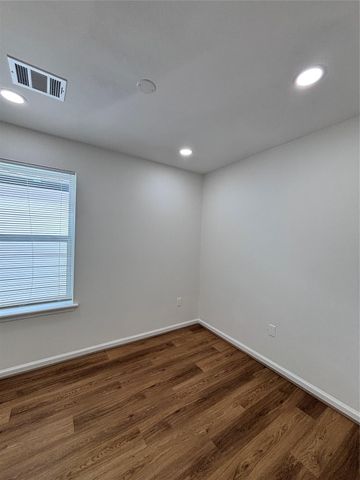 9913 Porto Rico Road B, Houston, TX 77041