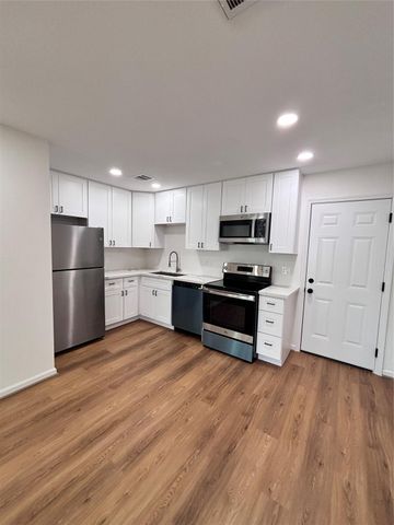 9913 Porto Rico Road B, Houston, TX 77041