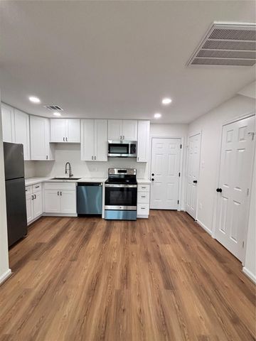 9913 Porto Rico Road B, Houston, TX 77041