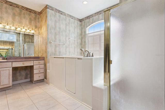 1901 EDGEWATER DRIVE, Mount Dora, FL 32757