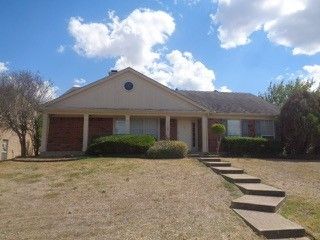 900 Eagle Drive, Desoto, TX 75115