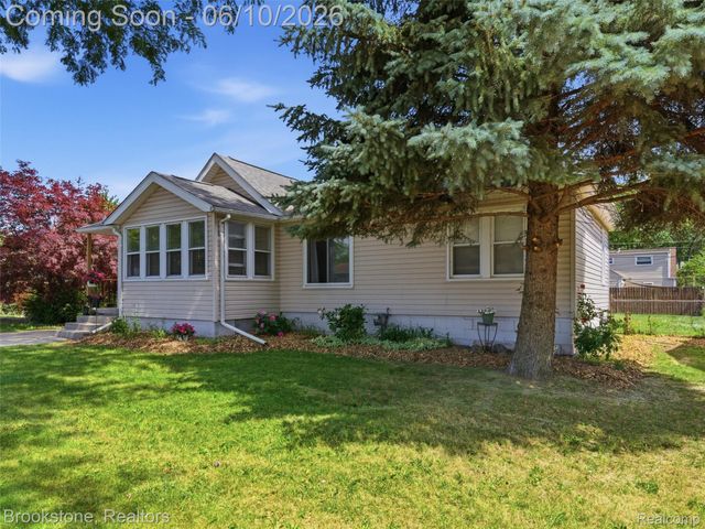 21813 Stephens Street, St. Clair Shores, MI 48080