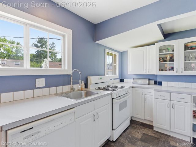 21813 Stephens Street, St. Clair Shores, MI 48080