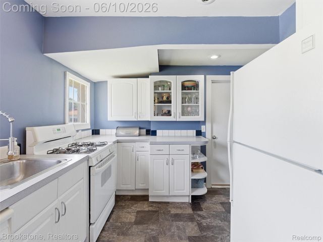 21813 Stephens Street, St. Clair Shores, MI 48080